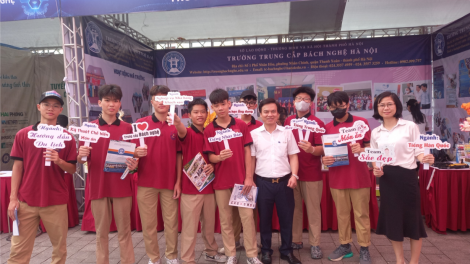 10 nghìn người tham gia ngày hội gắn kết giáo dục nghề nghiệp với thị trường lao động Thủ đô (12/05/2024)