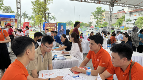 10 nghìn người tham gia ngày hội gắn kết giáo dục nghề nghiệp với thị trường lao động Thủ đô (12/5/2024) ( phòng Tin tức up rồi)