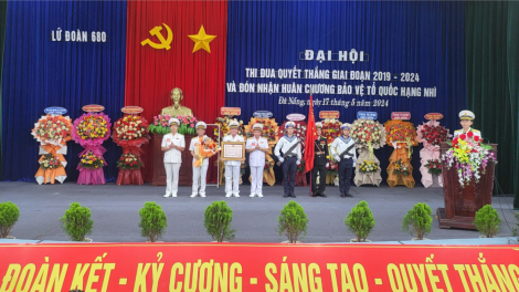 Lữ đoàn tên lửa bờ 680 đón nhận Huân chương bảo vệ Tổ quốc Hạng Nhì (17/05/2024)