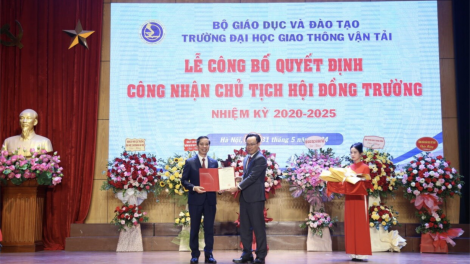 Bộ Giáo dục và Đào tạo trao quyết định công nhận Chủ tịch Hội đồng trường Trường Đại học Giao thông Vận tải (31/05/2024)