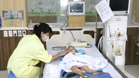 Bác sĩ Hải Phòng cứu sống bé 3 tuổi tím tái toàn thân, ngừng thở (08/06/2024)