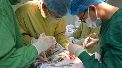 Bệnh viện Hữu nghị đa khoa Nghệ An phẫu thuật thành công bệnh nhân mắc đồng thời hai bệnh ung thư (14/06/2024)