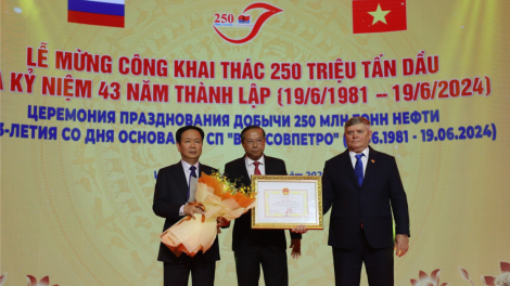 Mừng công khai thác 250 triệu tấn dầu, Vietsovpetro hướng tới tấn dầu thứ 300 triệu (21/06/2024)