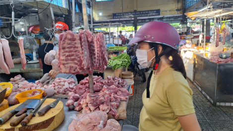 TP.HCM: Nguồn cung giảm nên giá thịt heo ở chợ truyền thống tăng (1/6/2024)