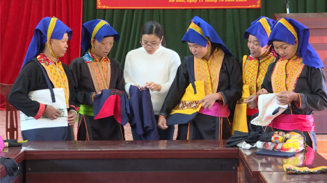 Những nét văn hóa đặc sắc trong nghề thêu truyền thống của phụ nữ dân tộc Dao Thanh Phán (10/6/2024)