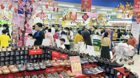 Đà Nẵng: Nhiều đơn vị, hộ kinh doanh bán hàng khuyến mại kích cầu mua sắm (18/6/2024)