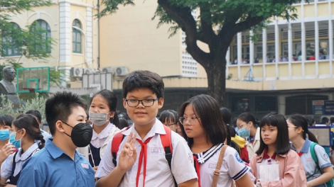Sĩ tử “tranh suất” lớp 6 vào trường hot Hà Nội (2/6/2024)