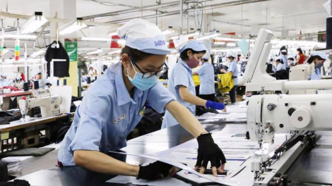 Hướng tới điều chỉnh tiền lương đủ sống, giảm giờ làm việc (13/06/2024}