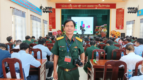Anh bộ đội say mê làm báo. (17/6/2024)