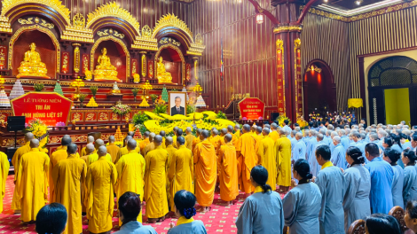 Người dân tới Yên Tử thắp hương tưởng niệm Tổng Bí thư Nguyễn Phú Trọng (25/07/2024)