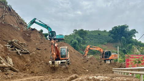 Khắc phục hậu quả, đảm bảo an toàn trên 4.000 điểm giao thông bị ảnh hưởng ở Sơn La (28/7/2024)