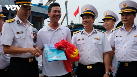 Lữ đoàn 172, Vùng 3 Hải quân: Tuyên truyên truyền biển đảo, hỗ trợ ngư dân vươn khơi an toàn (25/06/2024)