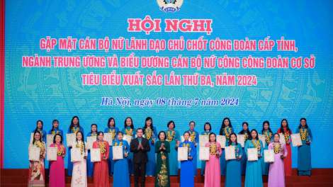 Phó Chủ tịch Quốc hội Nguyễn Thị Thanh biểu dương 95 cán bộ nữ công công đoàn cơ sở tiêu biểu, xuất sắc lần thứ 3 (08/07/2024)