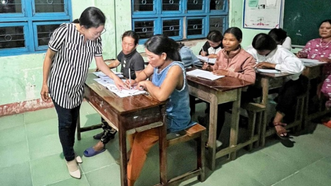 Phụ nữ Gia Lai tận tâm đỡ đầu trẻ mồ côi và dạy chữ trong vùng dân tộc thiểu số (01/7/2024)