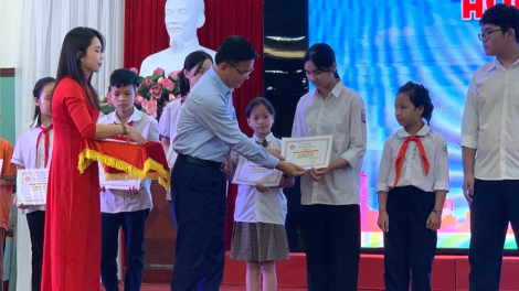 Trao học bổng “Học không bao giờ cùng" cho 463 cá nhân tiêu biểu (12/07/2024)