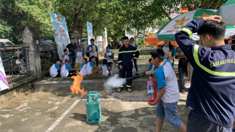 Hoạt động trải nghiệm nâng cao kỹ năng phòng chống cháy nổ cho cộng đồng (16/07/2024)