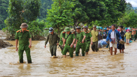 Chung tay hướng về người dân vùng lũ Mường Pồn (27/7/2024)