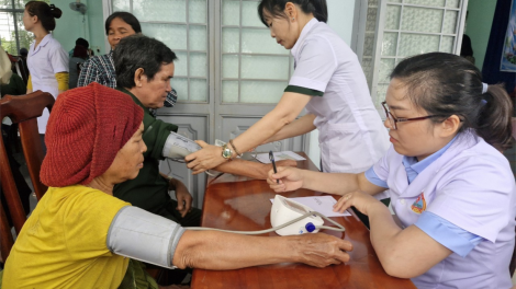 Khen thưởng 104 già làng, người uy tín ở biên giới Gia Lai, Kon Tum (08/8/2024)