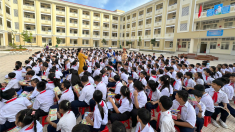 Học sinh ở Cần Thơ hào hứng với chủ đề an toàn giao thông (30/9/2024)