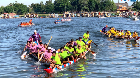 Đua ghe truyền thống mừng Quốc khánh trên sông Hương (2/9/2024)