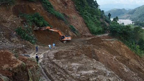 Những tình nguyện viên góp phần khơi thông những tuyến đường tới vùng lũ Lào Cai (23/9/2024)