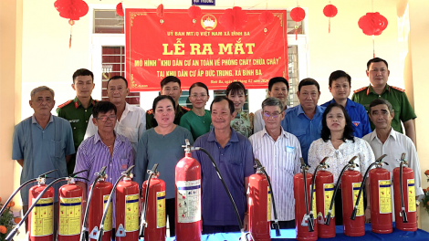 Vận động người dân trang bị bình chữa cháy trong gia đình (24/9/2024)