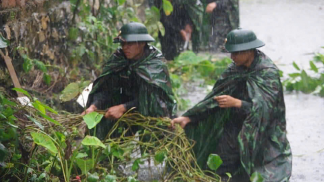 Thanh Hóa: Hơn 500 cán bộ chiến sĩ đầm mình dưới nước giúp dân (07/9/2024)