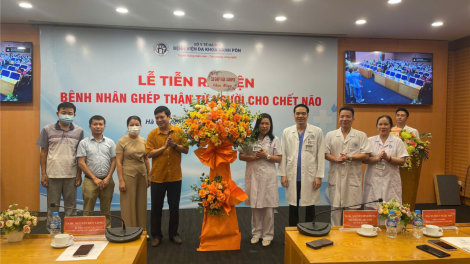 Bệnh viện Xanh-pôn tiễn ra viện bệnh nhân ghép thận từ người cho chết não (10/09/2024)