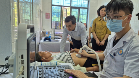 Hội Thầy thuốc trẻ Việt Nam và Báo Sức khoẻ và Đời sống hỗ trợ hơn 6 tỷ đồng cho người dân vùng bị bão lụt (27/09/2024)