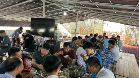 Chuyện bếp núc trên tàu Hải quân 526 (7/1/2025)