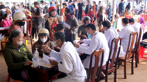 “Xuân tình nguyện - Tết nhân ái” đến với người dân vùng khó khăn Đắk Lắk (05/1/2025)