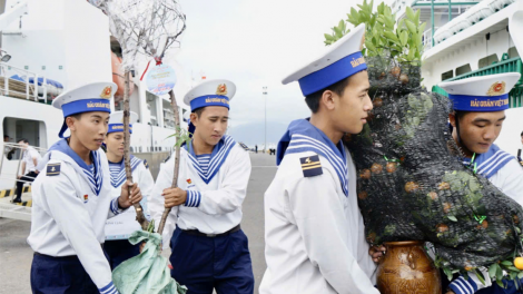 Những con tàu mang quà Tết ra Trường Sa (28/12/2024)