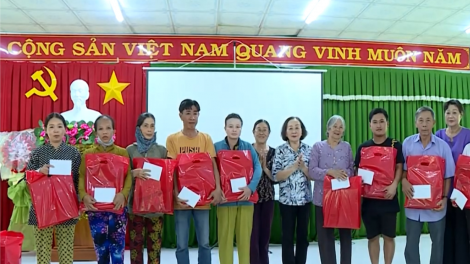 Vĩnh Long nhiều hoạt động quà tết cho người nghèo (1/1/2025)