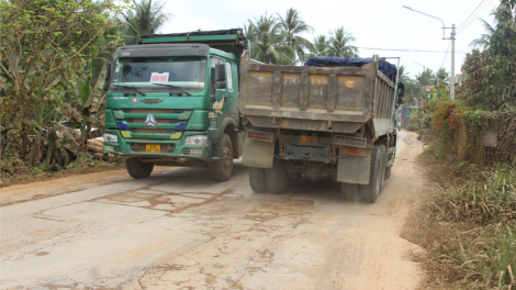 Sửa chữa đường hư hỏng do thi công cao tốc chưa chưa kịp thời, mang tính hình thức (7/1/2025)