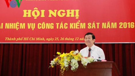 Chủ tịch nước yêu cầu ngành Kiểm sát phải phát hiện, chấn chỉnh kịp thời các vi phạm trong điều tra, truy tố, xét xử và thi hành án. (Thời sự trưa 25/12/2015)