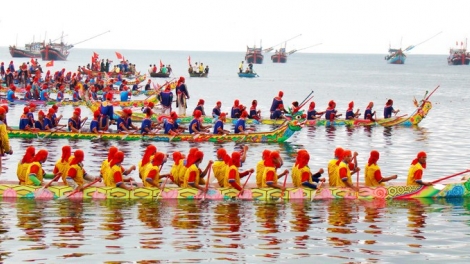 Lễ hội đua thuyền, nơi hội tụ văn hóa, tâm linh vùng ven biển. (13/12/2015)