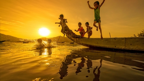 Hôm nay ngày Nhân quyền thế giới. Tại Việt Nam, 70 năm qua chúng ta đã đạt được thành tựu to lớn về nhân quyền.(Thời sự trưa 10/12/2015)