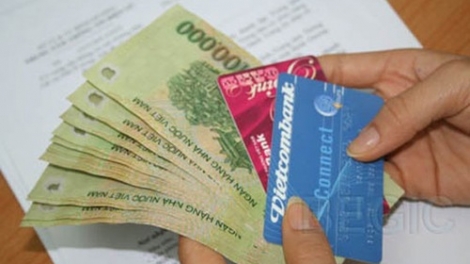 Thời sự trưa ngày 26/01/2015: Năm 2014, tiền lương ở khu vực doanh nghiệp tăng khoảng 6%, tuy nhiên vẫn còn tình trạng doanh nghiệp nợ lương của người lao động