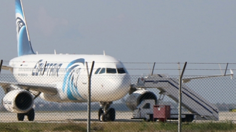 Máy bay Boeing 737 của Hãng hàng không Ai Cập bị một kẻ có vũ trang bắt cóc. (Thời sự chiều 29/3/2016)
