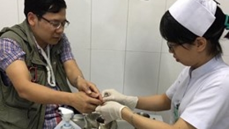 Phó Thủ tướng Nguyễn Xuân Phúc yêu cầu các cơ quan bảo vệ pháp luật ngay lập tức điều tra làm rõ vụ nhà báo Đỗ Doãn Hoàng bị các đối tượng hành hung. (Thời sự đêm 26/3/2016)