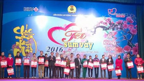 Các ban ngành, địa phương tổ chức nhiều hoạt động chăm lo “Tết sum vầy” cho nhân dân. (Thời sự chiều 30/01/2016)
