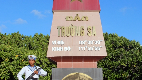 Bộ đội Trường Sa sẵn sàng hỗ trợ giúp đỡ ngư dân trong mọi hoàn cảnh. (29/01/2016)