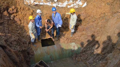 Công ty nước sạch Vinaconex đã khắc phục xong sự cố vỡ đường ống nước sạch Sông Đà lần thứ 17 xảy ra đêm qua. (Thời sự chiều 01/01/2016)