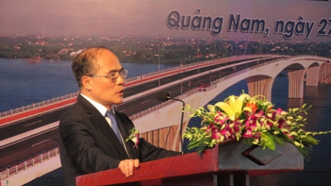 Dự lễ khánh thành cầu Cửa Đại, tỉnh Quảng Nam sáng nay, Chủ tịch Quốc hội Nguyễn Sinh Hùng nêu rõ, đây là tuyến đường có ý nghĩa quan trọng về an ninh quốc phòng. (Thời sự trưa 27/3/2016)