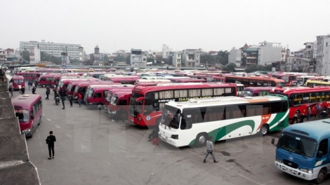 Tuyến xe khách Hải Phòng – Hà Nội cung đã vượt cầu, nảy sinh hiện tượng dùng “đầu gấu” bảo kê, tranh giành khách. (Thời sự trưa 15/12/2015)