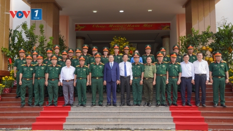 Chủ tịch Quốc hội Trần Thanh Mẫn thăm, tặng quà tại Cần Thơ