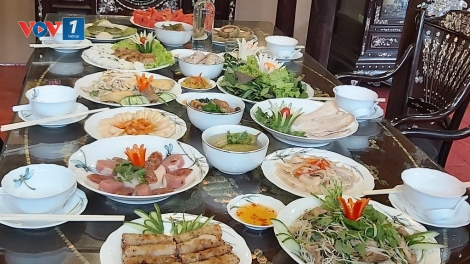 Mâm cơm ngày Tết ở miền Tây
