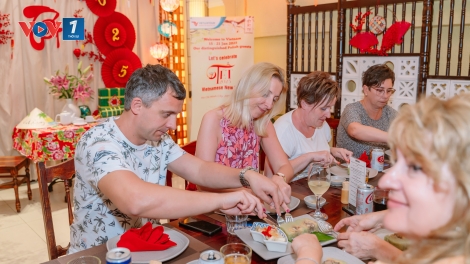 Độc đáo tour du lịch " Khách Tây ăn Tết ta"