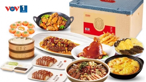 Lượng đặt chỗ bữa cơm tất niên tại nhà hàng ở Trung Quốc tăng vọt