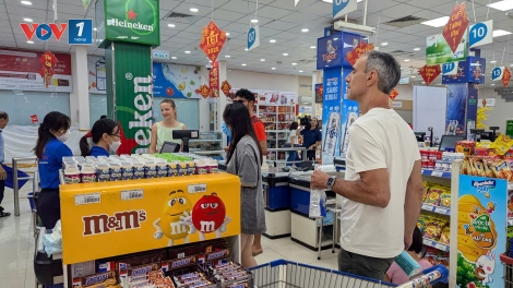 Hôm nay, hầu hết hệ thống phân phối hàng hoá mở cửa phục vụ người dân.